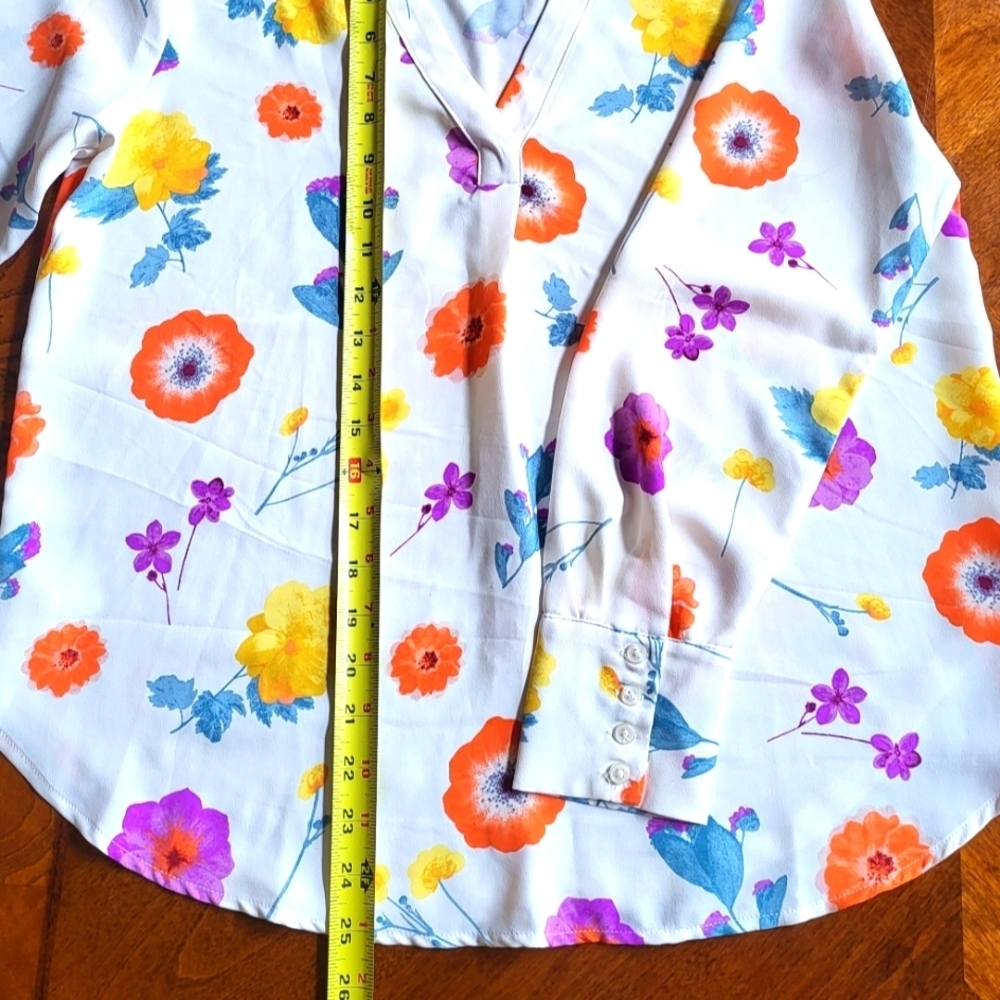 Ann Taylor White Fitted Blouse.Size S - Picture 7 of 7